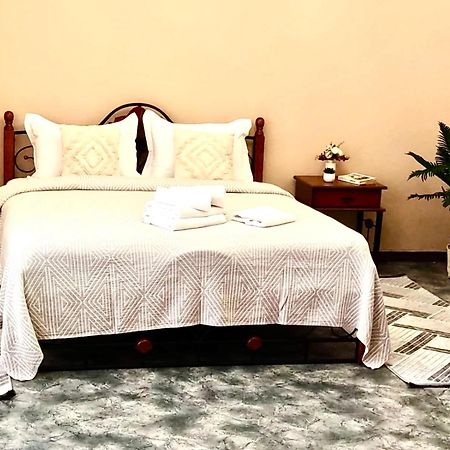 Like Home Apartments&Rooms Алма Ата Екстериор снимка