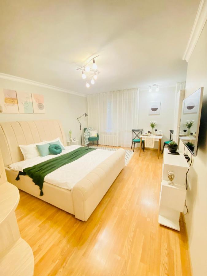 Like Home Apartments&Rooms Алма Ата Екстериор снимка