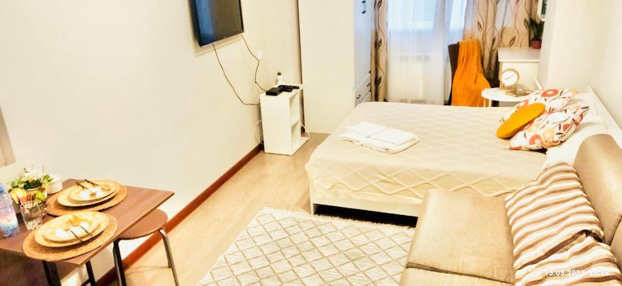 Like Home Apartments&Rooms Алма Ата Екстериор снимка