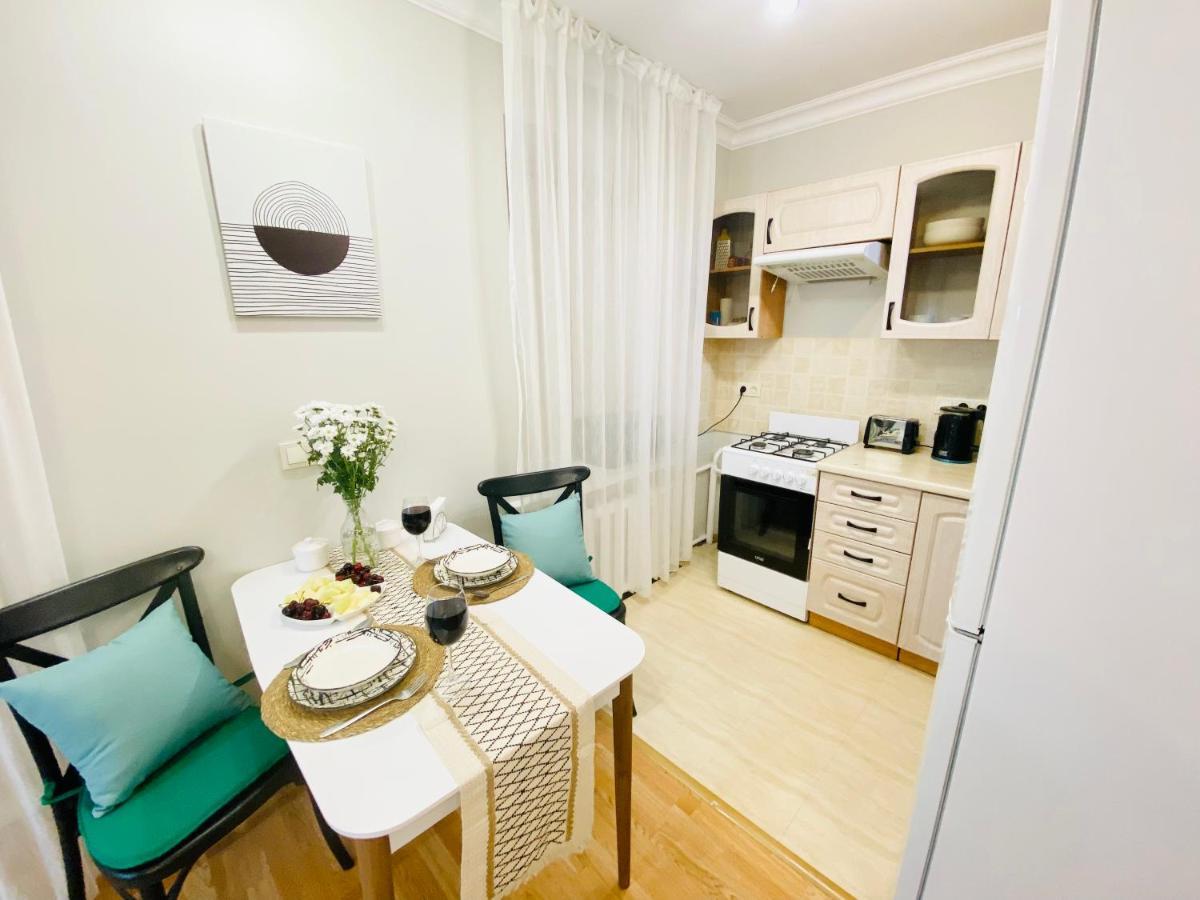 Like Home Apartments&Rooms Алма Ата Екстериор снимка