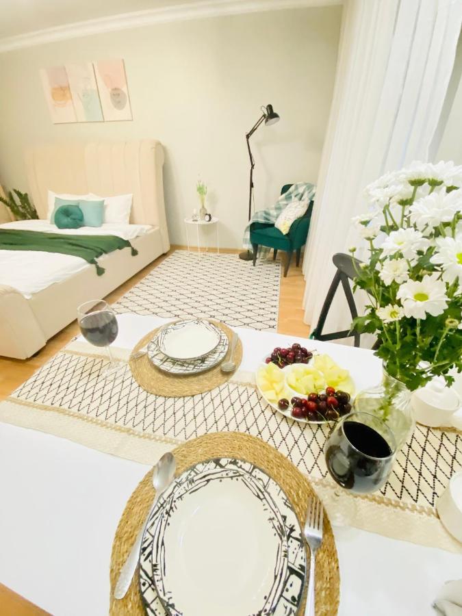 Like Home Apartments&Rooms Алма Ата Екстериор снимка