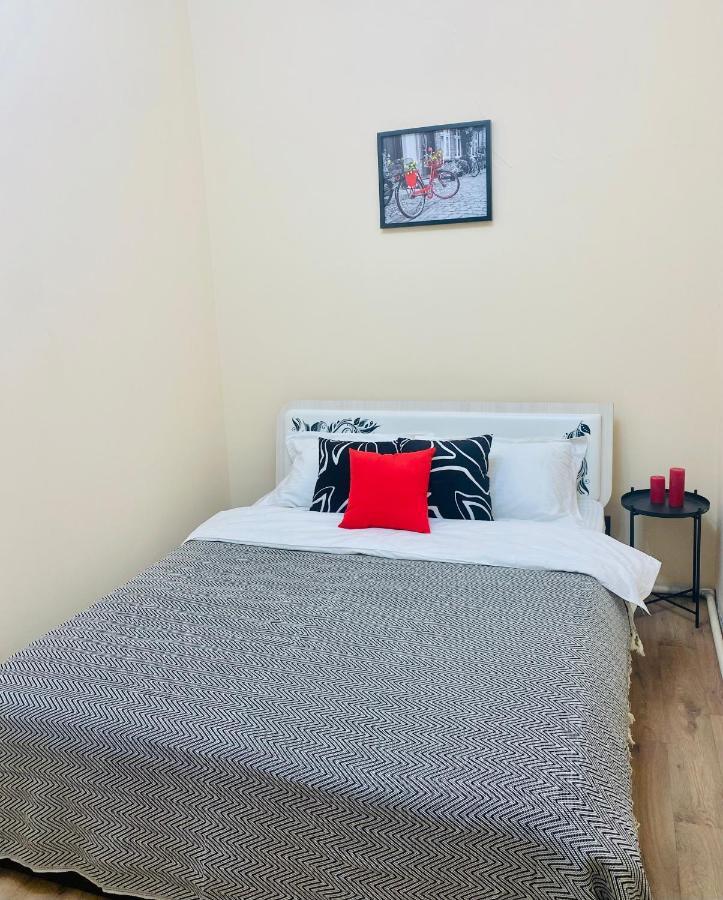 Like Home Apartments&Rooms Алма Ата Екстериор снимка