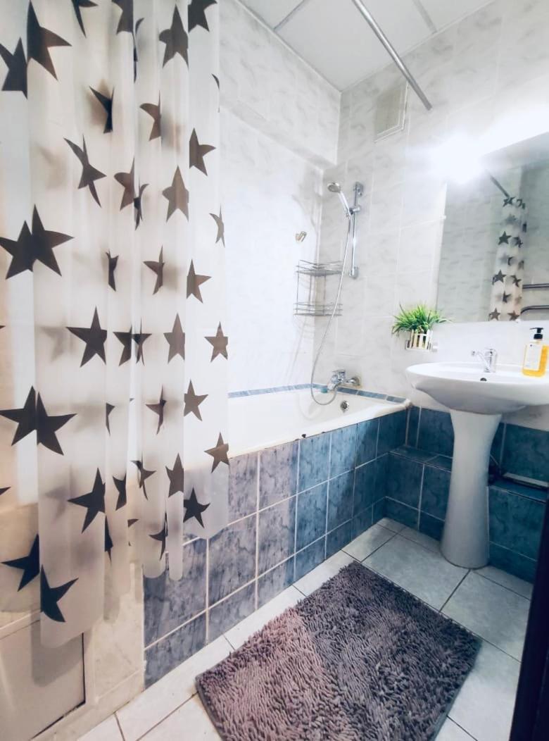Like Home Apartments&Rooms Алма Ата Екстериор снимка
