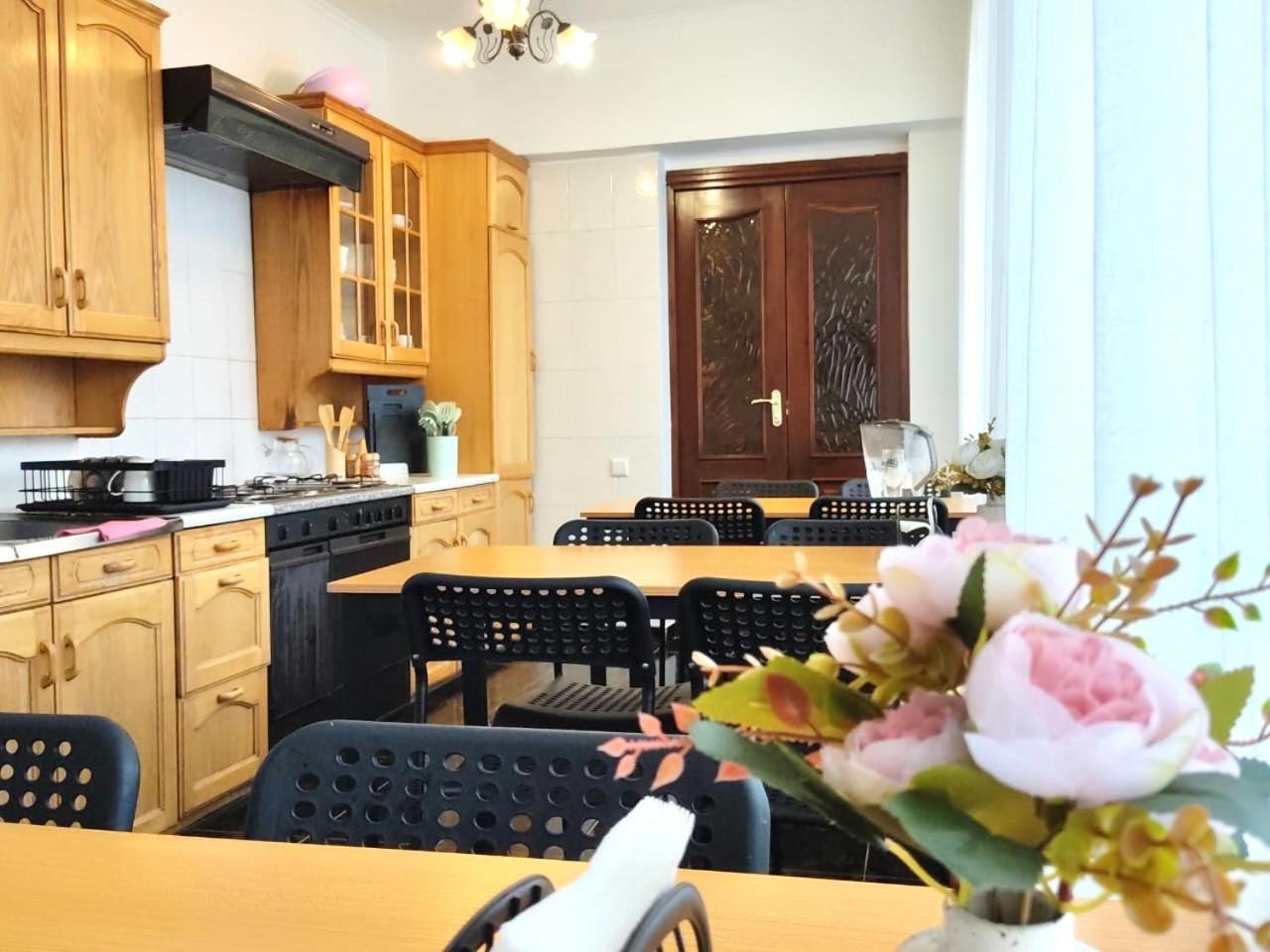 Like Home Apartments&Rooms Алма Ата Екстериор снимка