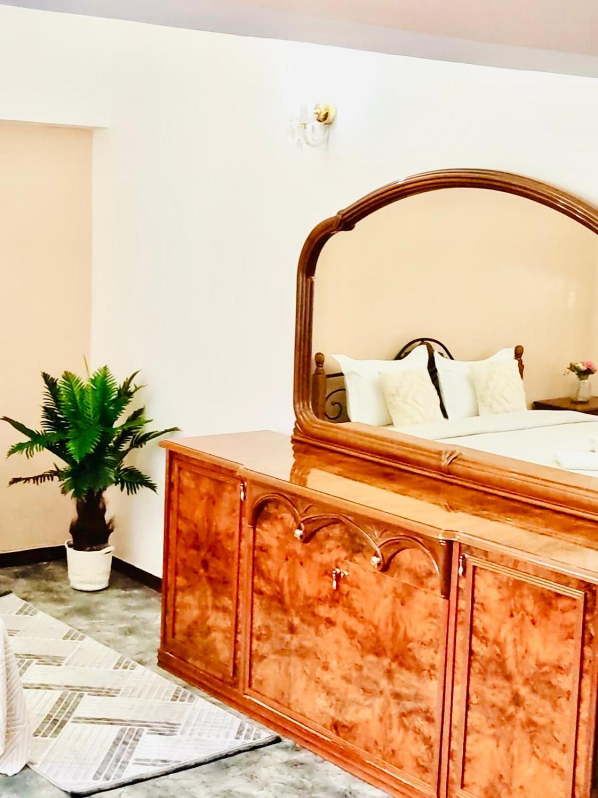 Like Home Apartments&Rooms Алма Ата Екстериор снимка