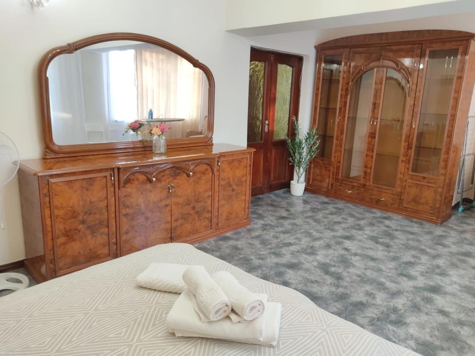Like Home Apartments&Rooms Алма Ата Екстериор снимка