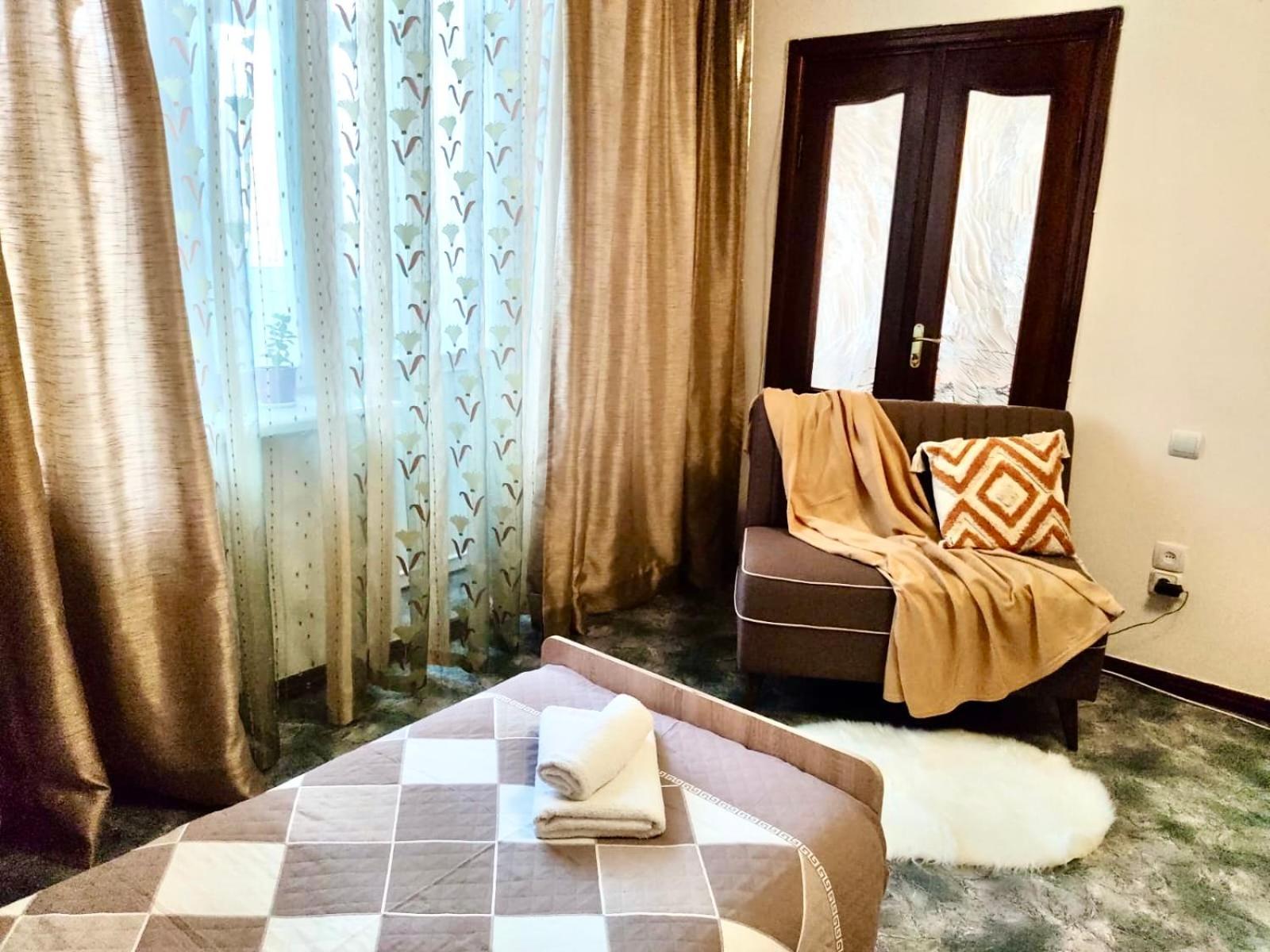 Like Home Apartments&Rooms Алма Ата Екстериор снимка