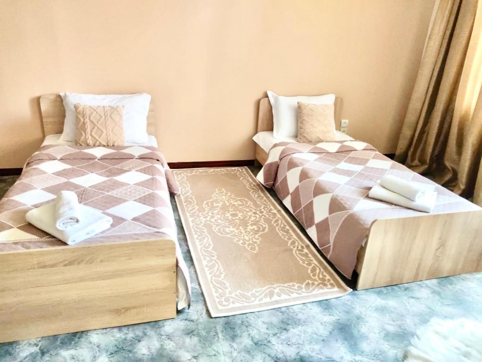 Like Home Apartments&Rooms Алма Ата Екстериор снимка