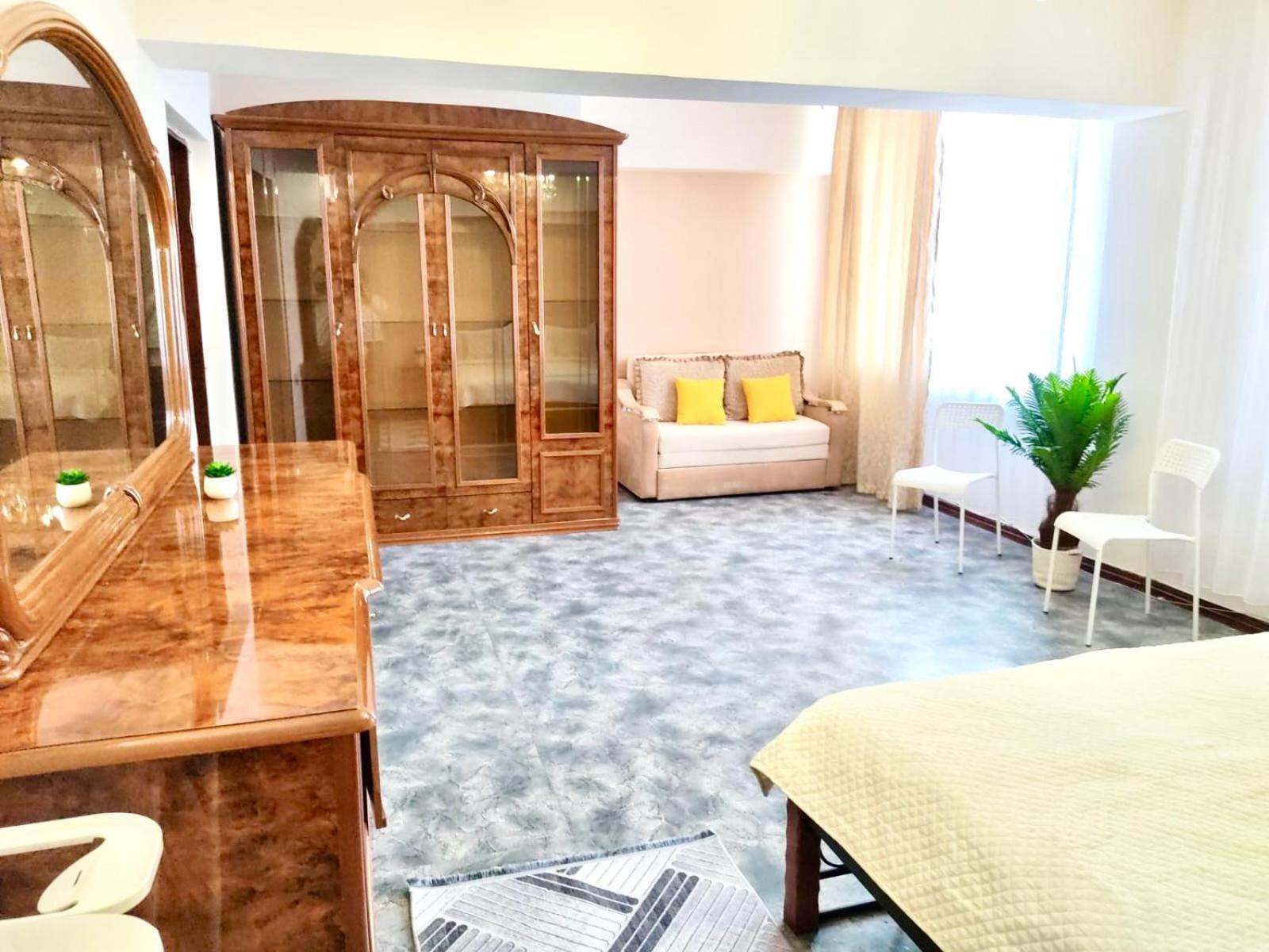 Like Home Apartments&Rooms Алма Ата Екстериор снимка